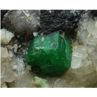 Natürlicher Smaragd Kristall Mit Quarz Auf Schwarzer Matrix 91 Gramm von mussaminerals
