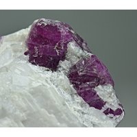Natürliches Rubin Kristall Exemplar Aus Jigdalik Afghanistan 35 Gramm von mussaminerals