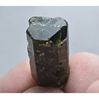 Natürliches Unikat Double Terminated Epidot Crystal 33 Karat von mussaminerals