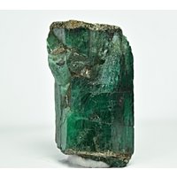 Wunderschöner Natürlicher Smaragd Kristall Mit Pyrit Ontop & Bottom 13.80 Crat von mussaminerals