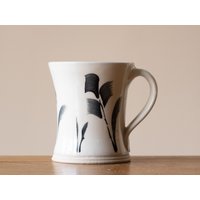 Handgefertigte Keramik-Tasse Mit Blatt-Dekoration #5 von mwrightceramics