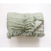 Vintage Style Maisonette-Decke Aus Weichem Leinen - Dusty Mint Green Off White Sofa Überwurf von myBlueMeadow