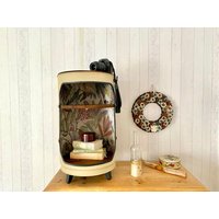 Runder Couchtisch Aus Ölfässern, Nachttisch Für Weihnachtsdekorationen - Minibar Moderne Inneneinrichtung Mit Vintage-Vibes von myLumpy