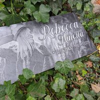 60 X 30 cm Grabstein Inkl. Gravur Als Gedenkstein Personalisiert Mit Foto Und Wunschtext Grabschmuck - Außenbereich Geeignet von myPaddiX
