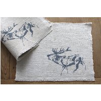 Rustikales Tischset Hirsch, Antikes Leinen, Handgewebt, Handgesponnen, Handbedruckt, Vintage Getreidesack Bauernleinen, Platzdeckchen Rustikales Tischset Hirsch, Antikes Leinen, Handgewebt, Handgesponnen, Handbedruckt, Vintage Getreidesack Bauernleinen, Platzdeckchen von myartofVariety