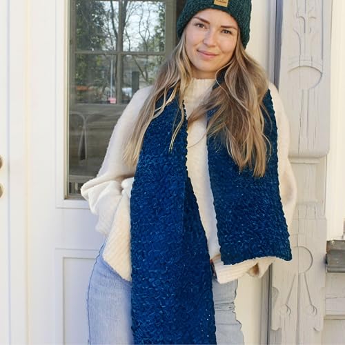 myboshi Häkelset Schal Pearl aus Samt XS, für Anfänger, inkl. Samt XS Garn, Häkelnadel, Anleitung und Label, 100% Polyester, Blau (Heidelbeere) mit Häkelnadel von myboshi