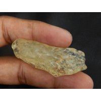 Goldener Tektit Libyscher Wüstenglas Rohstein Meteorit, Großer Sand Seeglas Rohstein. | Größe 19x15x50mm | Gewicht 15, 5 Gramm von myhealingworld