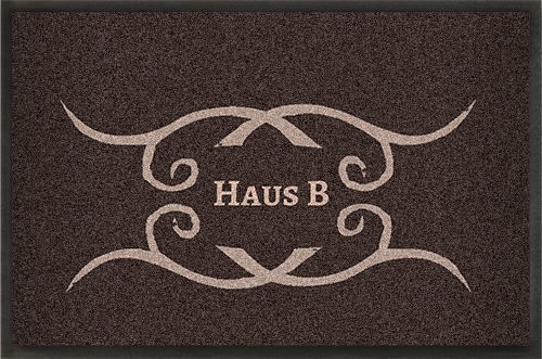 Braune Schmutzfangmatte mit Ornament und Text von mymat