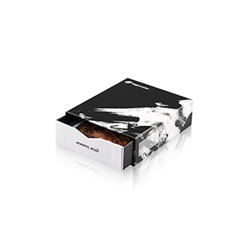 Bilderbox mit 10 Fotos 10x10 cm im Design "Black Box" von myposter