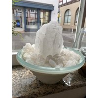 Selenit Brunnen Zimmerbrunnen Eisberg Skyscraper Berg Kompl Set Mit Chips/Spitzen | Glasschale Und Pumpe von mysale24