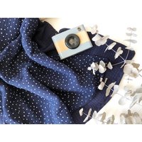 Musselin Babydecke Schlafdecke Kuscheln Pünktchen Marine/Weiß Musselin Babydecke Schlafdecke Kuscheln Pünktchen Marine/Weiß von nadelspinnereiwerk