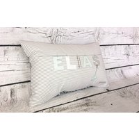 Namenskissen Grau Junge Kissenbezug Kinderkissen Kuschelkissen 30 X 50 cm Name An Wäscheleine Personalisiert von naehdesigns
