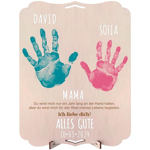 nagu® Mama. Oma. Baby-Handabdruckrahmen Neugeborenes. Holzgeschenk 30x22 cm, Platz für Fuß- und Handabdruck des Babys oder der ganzen Familie und Foto. Inklusive Ständer und Buchstaben-Set für Namen von nagu