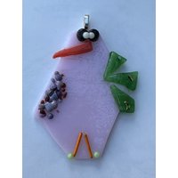 Rosa Cooped Up Whimsical Vogel Ornament Aus Geschmolzenem Glas - Hintergrund Mit Pop-Dot-Akzenten von nahanibluette
