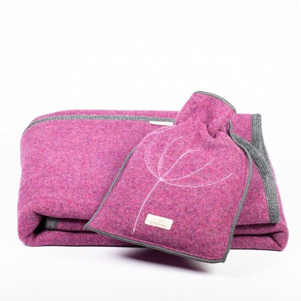 nahtur-design Baby- und Kinder - Wolldecke mit passender Ökowärmflasche im Set aus kuscheligem Flauschloden nahtur-design Baby- und Kinder - Wolldecke mit passender Ökowärmflasche im Set aus kuscheligem Flauschloden von nahtur-design