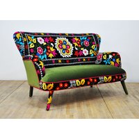 Suzani 2-Sitzer-Sofa - Grünes Tal von NameDesignStudio