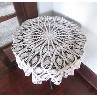 Vintage Gehäkelte Runde Tischdecke Antike Vintage Gehäkelte Runde Tischdecke Antike von nanascottagehouse
