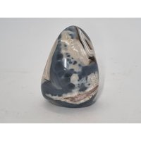 Bläuliche Achat Skulptur Mit Amethyst Einschlüssen Zum Aufstellen Bläuliche Achat Skulptur Mit Amethyst Einschlüssen Zum Aufstellen von naturalmysticsu