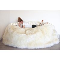 Riesiger Sitzsack Bett Cremeweiß | Schaffell Pouf Furry Riesen von naturalsheepskin