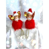 Set Von 2 Weihnachtspuppen, Weiße Engel, Rosa Graue Puppen, Rote Sitzend Oder Hängend An Weihnachtspuppen von navical