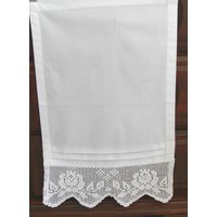 Weißer Vorhang Mit Handgehäkelter Spitze Und Falten - Cottage Chic Dekoration Zarte Fensterfüllung Wohndekor Traditionelle Griechisch Handarbeit von naxosart