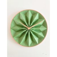 Origami Uhr Aus Papier Mit Holzrahmen, Geschenk Zum Ersten Jahrestag, Modernes Einzigartiges Papierjubiläum von nellianna