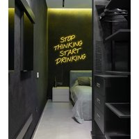 Stop Thinking Start Drinking - Bar Zitat Led Neon Zeichen | Wandkunst Dekor Led Schild Custom, Schlafzimmer, Zuhause, Zimmer Wand Dekor von neonlampochkin