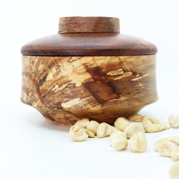 nest-gestaltung Holzdose aus gestockter Buche mit Deckel, handgedrechselt von nest-gestaltung