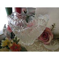 Wunderschöne Geätzte Geschliffene Glas Candy Dish Schüssel/Zuckerdose Trockenblumen Display, Vintage von netanela98