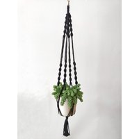 Makramee-Blumenampel Amelia Schwarz | Pflanzenhänger Blumenampel Macrame Plant Hanger Boho Pflanzdeko Geschenkidee Makramee-Blumenampel Amelia Schwarz | Pflanzenhänger Blumenampel Macrame Plant Hanger Boho Pflanzdeko Geschenkidee von nikewouldratherknot
