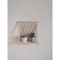 Makramee Regal Levi | Holz Für Pflanzen Boho Hängeregal Bücherregal Mit Seil von nikewouldratherknot