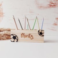 Stiftehalter Kind Mit Namen Fussball Geschenk Einschulung Stiftebox Kinder Stiftebecher Holz Schulkind 2025 Montessori von nillieManufaktur