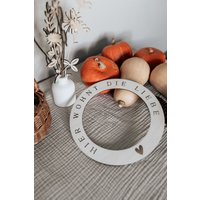 Kranz Hier Wohnt Die Liebe | Türschild Wohndekoration Herbstkranz Holzkranz Loop Diy von ninaliebevoll