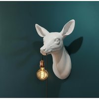 Goldene Rehkopf-Wandlampe - Handbemalt Und Lackiert, Edles Lichtobjekt Im Modernen Design, Designer-Wanddeko von ninitak