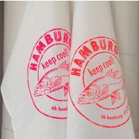 Geschirrtuch Neon Nkhamburg Hamburg Keep Cool Motiv Baumwolle Leinen Siebdruck Moin Souvenir Mitbringsel Hochwertig Ausgefallen Modern von nkhamburg