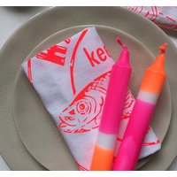 Serviette Stoffserviette Neon Koralle Nkhamburg Hamburg Print Fischmotiv Baumwolle Leinen Siebdruck Modern Langlebig Maße Ca. 50 X cm von nkhamburg