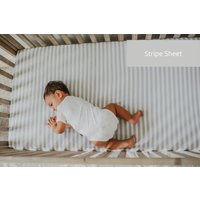 Krippe Spannbettlaken Grau Streifen Nursery Baby Bettwäsche Chevron Polka Dots Muster Blätter Gender Neutral Junge Oder Mädchen Krippe Spannbettlaken Grau Streifen Nursery Baby Bettwäsche Chevron Polka Dots Muster Blätter Gender Neutral Junge Oder Mädchen von nodnalco