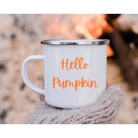 Hello Kürbis Isoliert Reise Emaille Tasse | Thanksgiving Halloween Camping von nomadlilyshop