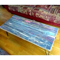 Rustikaler Industrieller Couchtisch Aus Altbemäldem Palettenholz Mit Haarnadelbeinen von nomadtimber