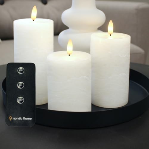 nordicflame Premium LED Kerzenset – 3 Stück Echtwachs Kerzen in rustikaler Optik, für den Innenbereich, mit Fernbedienung & Timer, 3D Flamme, flackernd, Salbeigrün, Sandfarbe, Weiß (Weiß) von nordicflame