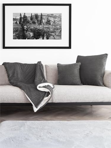 Winter Dekokissen oder Decke aus weichem Streifen-Flanell 45x45 60x60 cm oder 150x200 cm im modischen Cord Look - Sofakissen oder Sofadecke aus Fleece Farbe Dunkelgrau Größe 2er Set Kissen 60x60 cm Winter Dekokissen oder Decke aus weichem Streifen-Flanell 45x45 60x60 cm oder 150x200 cm im modischen Cord Look - Sofakissen oder Sofadecke aus Fleece Farbe Dunkelgrau Größe 2er Set Kissen 60x60 cm von normani