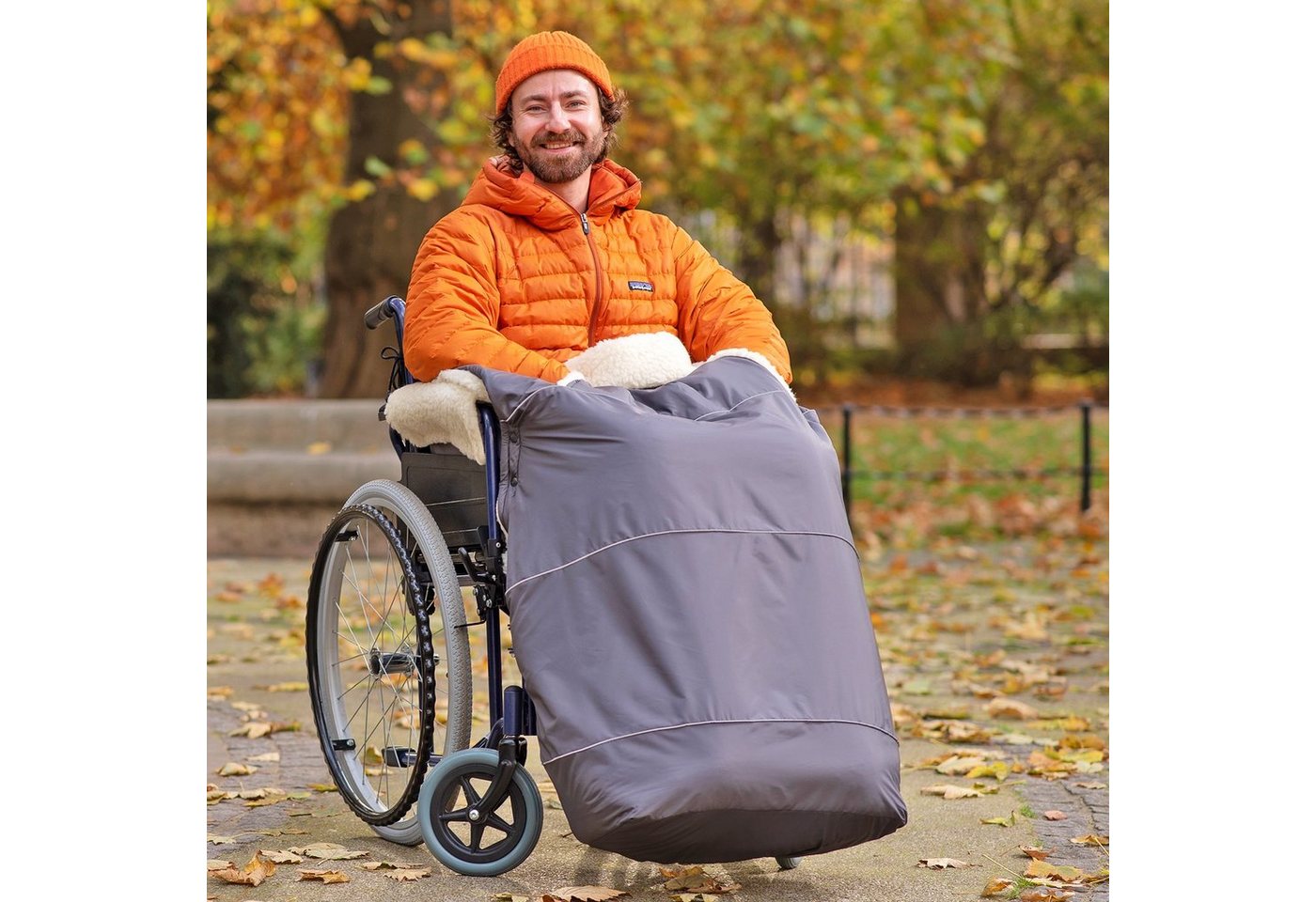 novely® Fußsack KARLO PRO Fußsack Rollstuhl Filzfrei Thermofußsack Lammwolle/Polyester, Wetterfest, Thermo-warm und Ultraweich von novely®