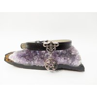 Schwarzes Halsband Mit Pentagramm Für Katzen, Verstellbar Von 14 Bis 22 cm Schwarzes Halsband Mit Pentagramm Für Katzen, Verstellbar Von 14 Bis 22 cm von oOMySweetNightmareOo