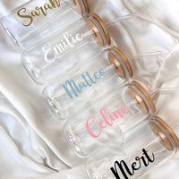 Trinkglas Personalisiert | Glas Mit Bambusdeckel + Strohhalm Kaffeebecher To Go Namen Geschenkidee Weihnachten Geburtstag von ohhappyclub