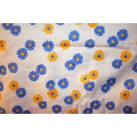 Gelb Und Blau Blühenden Flanell Kissenbezug von ohmystarsproductions