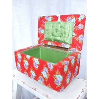 Nähkästchen Nähkasten Nähbox Schmuckkästchen Blumenmuster Rot Grün Abwaschbar Vintage Retro Mid Century von oldcamerasandmore