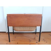 Nähkasten Nähkästchen Holznähkasten Teak Danish Design Nähschrank Nähkorb Tisch Beistelltisch Schrank Kleinmöbel Mid Century Retro Vintage von oldcamerasandmore