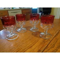 4 Mid-Century Tiffin-Franciscan Kings Crown Ruby Red Glass Juices 4-3/8 "Groß. Unbeschädigter Zustand, Tolles Rotes Licht Bei 3 Von 4. Inv # 0724 von oldies2treasure