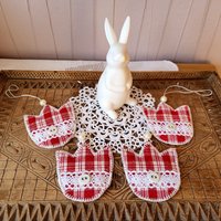 4 Rote Tulpenblüten Zum Aufhängen - Bauernleinen, Spitze Und Wäscheknöpfe 4 Rote Tulpenblüten Zum Aufhängen - Bauernleinen, Spitze Und Wäscheknöpfe von oldlinen4you