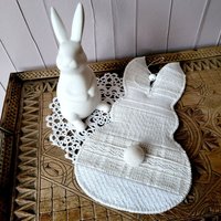 Osterhase Aus 7 Verschiedenen Leinenstoffen - Verziert in Handarbeit von oldlinen4you